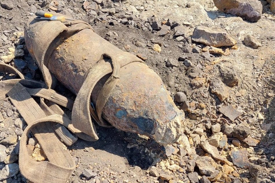 Ilustračný obrázok k článku Novozámčanov museli evakuovať: Pri výkopových prácach našli 220-kilogramovú BOMBU!