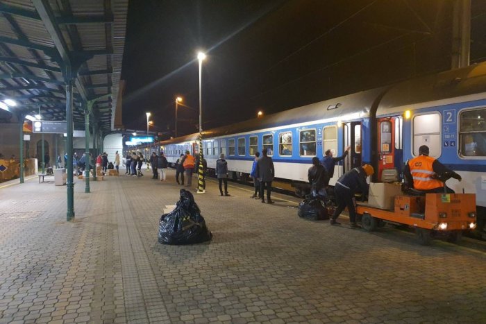 Ilustračný obrázok k článku Mimoriadne vlaky z Čopu už nepôjdu do Košíc. Utečencov chcú smerovať do Michaloviec