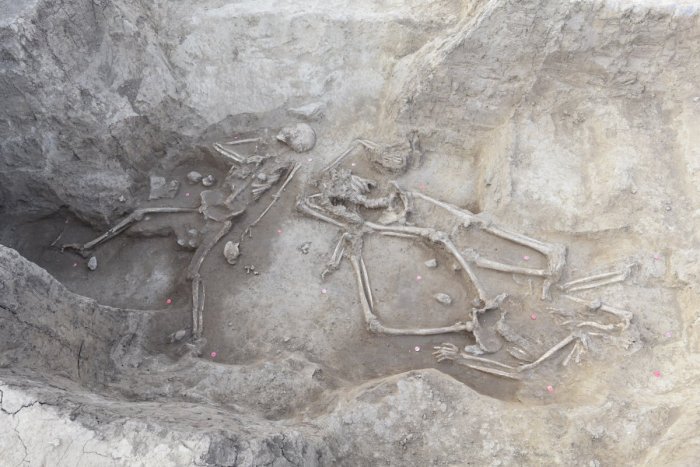 Ilustračný obrázok k článku SVET O SLOVENSKU: Pri Vrábľoch objavili hroby ľudí POCHOVANÝCH bez hlavy!