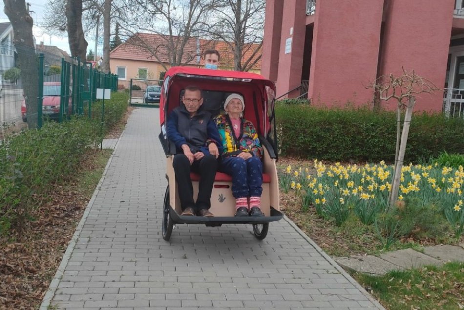 Ilustračný obrázok k článku Trnava sa ZARADILA ku svetovým metropolám: Seniorov bude po uliciach mesta voziť RIKŠA! FOTO