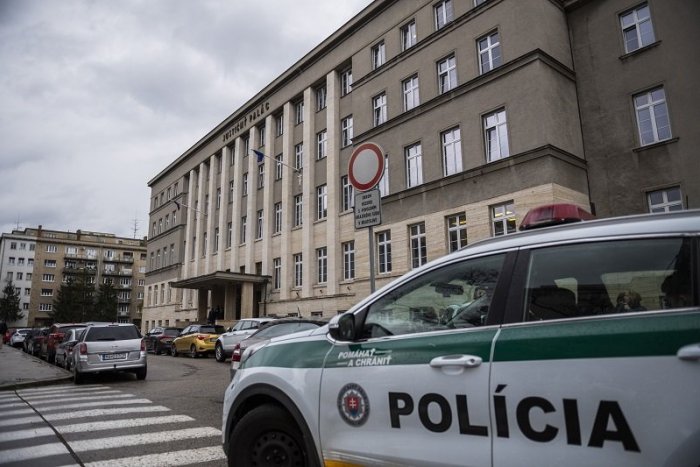 Ilustračný obrázok k článku Polícia zasahovala na súdoch v Bratislave: Niekto tam nahlásil BOMBU!
