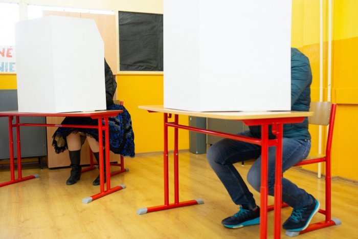 Ilustračný obrázok k článku Spojené voľby by sa mohli konať SKÔR: Ako budú hlasovať voliči v karanténe?