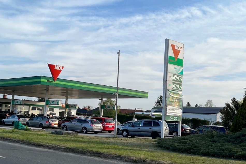 Ilustračný obrázok k článku Diskriminačné ceny palív v Maďarsku: Pre dvojaké SUMY dostali prvé varovanie