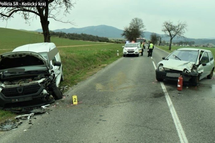 Ilustračný obrázok k článku Vážna nehoda na Spiši: Pri čelnej zrážke dvoch áut sa zranili štyria ľudia