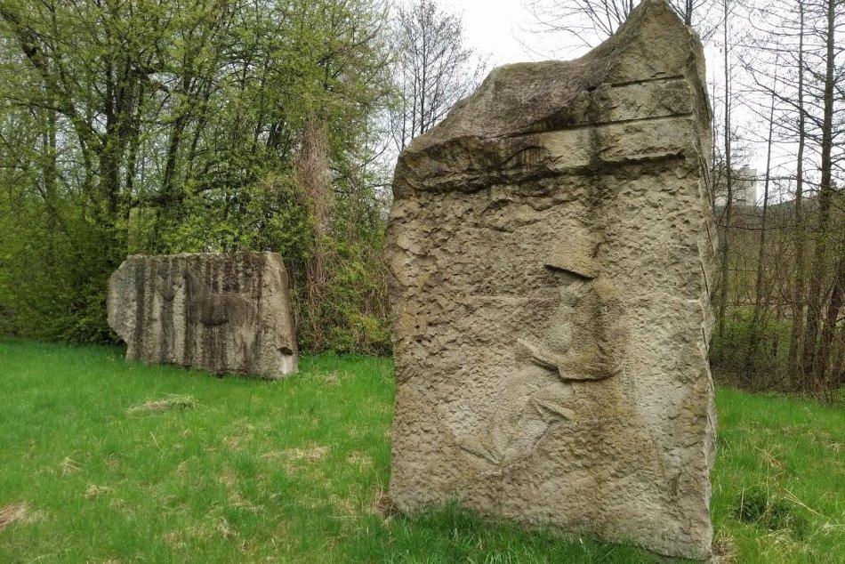 Ilustračný obrázok k článku Na okraji Bystrice stoja MASÍVNE kamenné bloky: Viete, čo SYMBOLIZUJÚ? FOTO