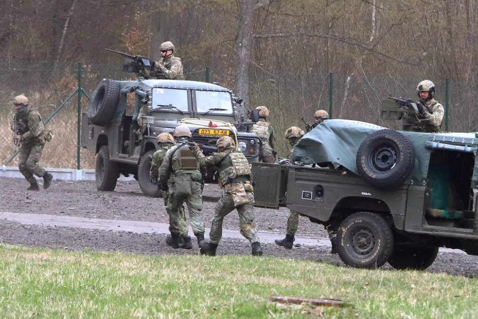 Ilustračný obrázok k článku Na Lešti je mnohonárodná bojová skupina NATO: Slováci cvičia s Čechmi aj Američanmi