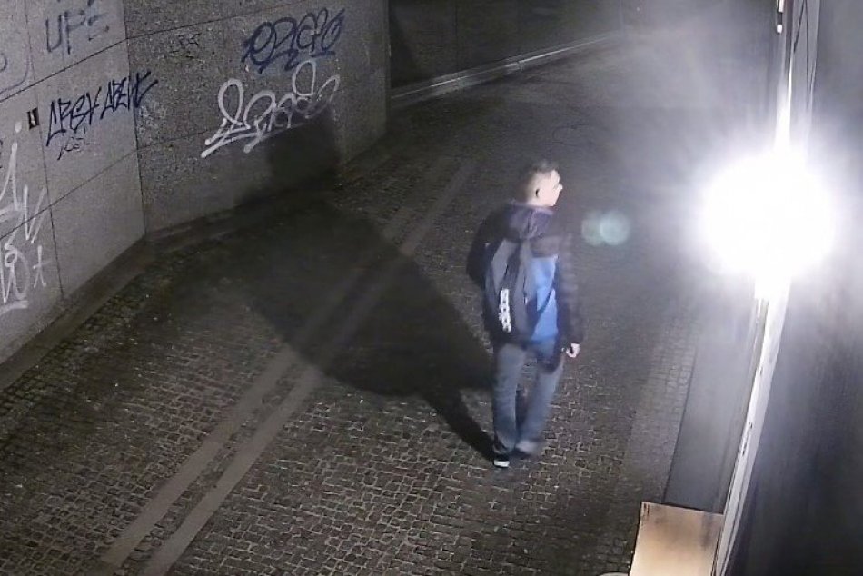 Ilustračný obrázok k článku Krádež v Trenčíne: Polícia hľadá muža na FOTO