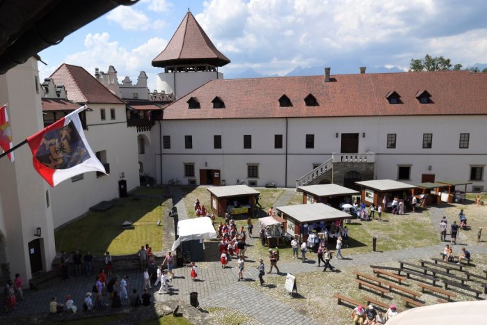 Ilustračný obrázok k článku Na kežmarskom hrade otvorili turistickú sezónu: Aký PROGRAM chystajú najbližšie?