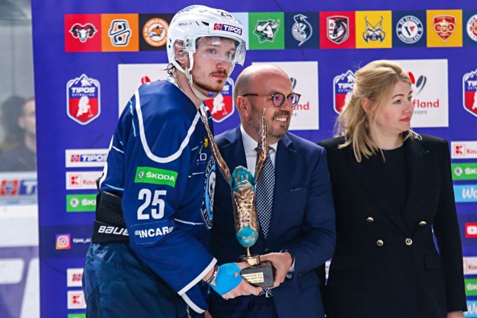 Ilustračný obrázok k článku Buček KONČÍ v Nižnekamsku: Klub z KHL NEBOL spokojný s jeho výkonmi