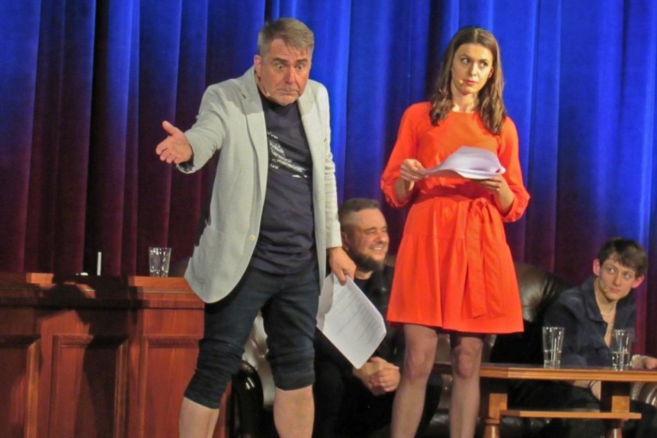 Ilustračný obrázok k článku Prešovčania sú hladní po kultúre: Zabával ich Marcin, sedieť musel na vankúši, FOTO