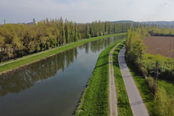 Ilustračný obrázok k článku Pri rieke vznikne nový úsek cyklotrasy: Projekt už získal stavebné povolenie