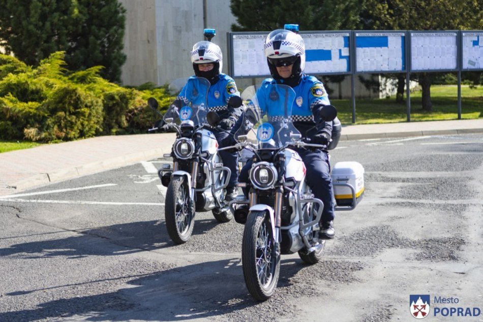 Ilustračný obrázok k článku Doteraz na nich jazdili ženy: NOVÉ elektro motorky sú už aj pre popradských policajtov