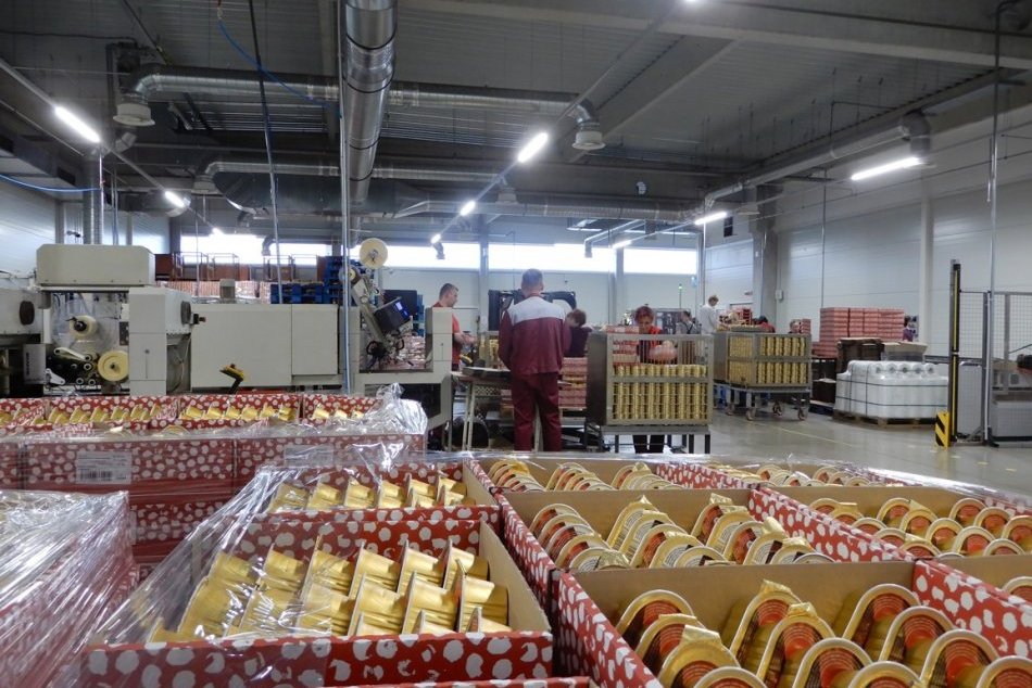 Ilustračný obrázok k článku Otvorili výrobnú halu v Poprade: Je poslednou veľkou fabrikou na mäsové konzervy, FOTO