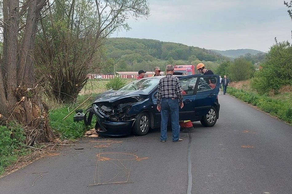 Ilustračný obrázok k článku Prvé INFO o nehode pri Lučenci: Jedno z áut skončilo mimo cesty, na mieste sú zranení