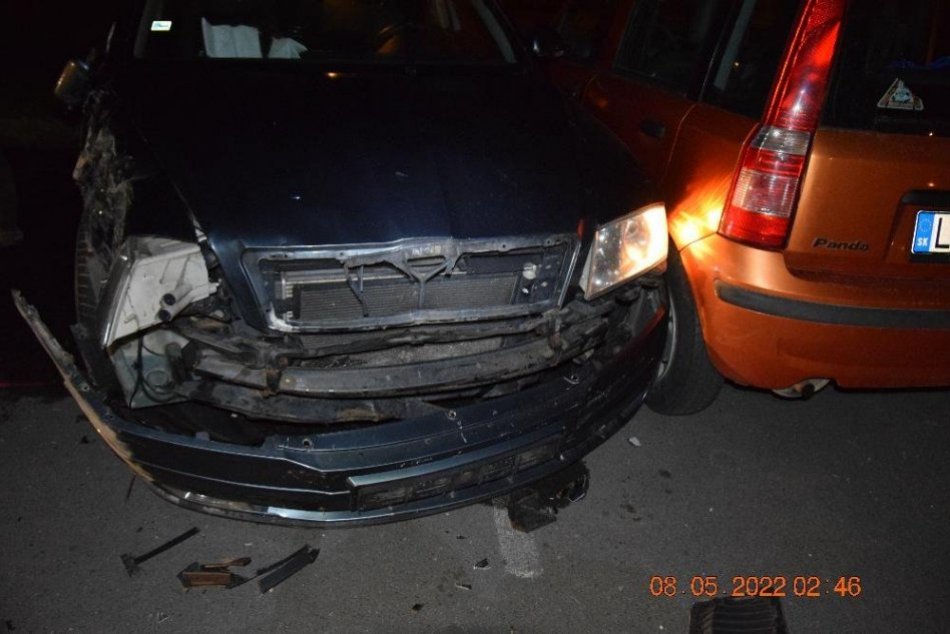 Ilustračný obrázok k článku KURIÓZNA nehoda v Lučenci: Havaroval na cudzom, poškodil 2 autá, a to nie je všetko, FOTO