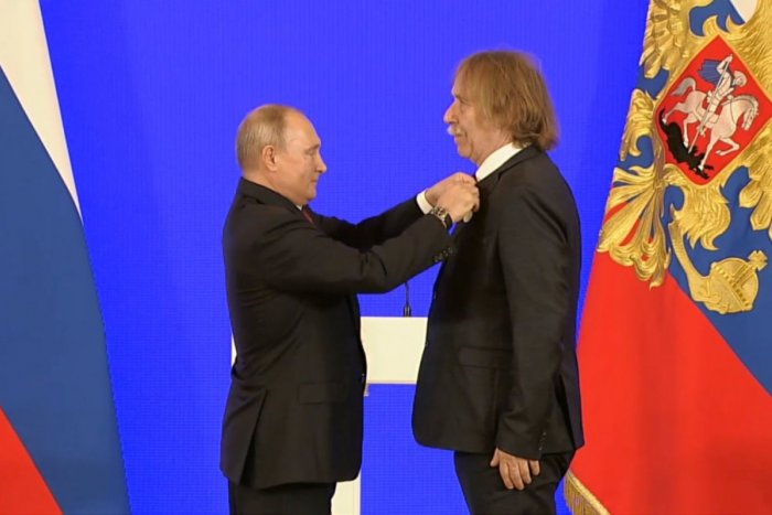 Ilustračný obrázok k článku SVET O SLOVENSKU: Nohavicu pre vyznamenanie od Putina nechcú v Česku, ani v Poľsku!
