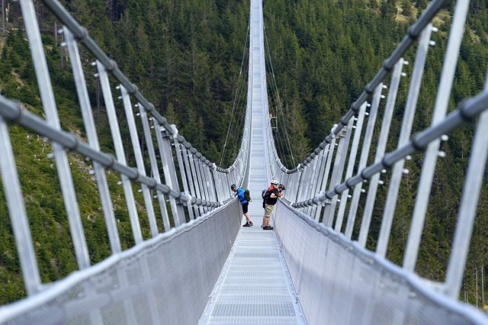 Ilustračný obrázok k článku VIDEO: Slováci, dáte to? Naši susedia otvorili najdlhší visutý most pre peších na svete