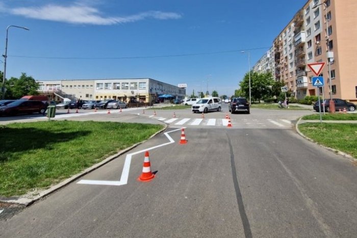 Ilustračný obrázok k článku V Šali sa zamerali na cesty a parkoviská: Začali maľovať vodorovné dopravné značenie