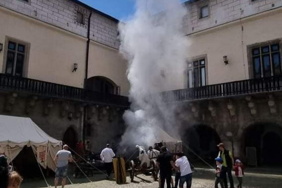 Ilustračný obrázok k článku Na Zvolenskom zámku vybuchla pyrotechnika: Zasahovali hasiči aj záchranári, FOTO