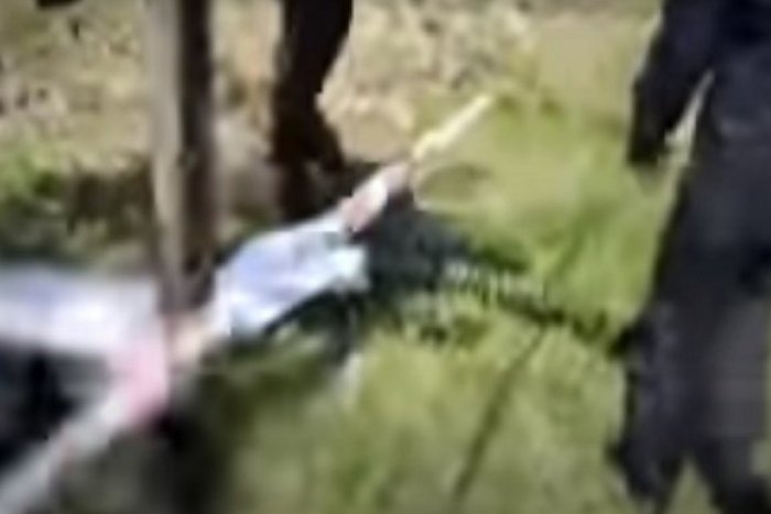 Ilustračný obrázok k článku Ruská brutalita nekončí: V masovom hrobe na Ukrajine našli telo zastreleného ČECHA