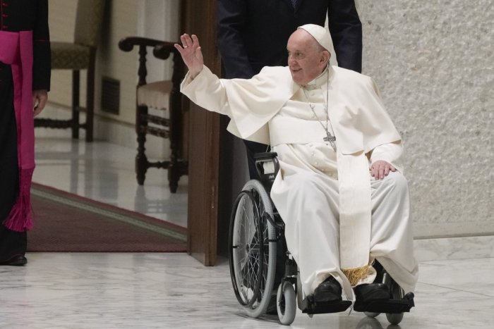 Ilustračný obrázok k článku Pápež má neznesiteľné bolesti, no humor ho neopúšťa: Potrebujem trochu TEQUILY!