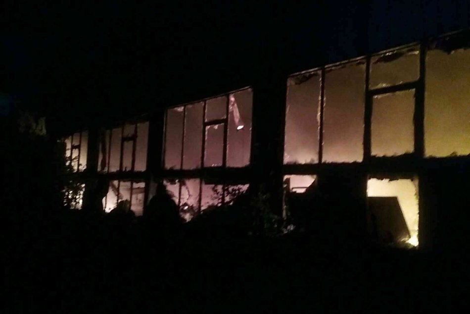 Ilustračný obrázok k článku MASÍVNY požiar na východe: Oheň zachvátil hospodárske budovy na spracovanie plastov