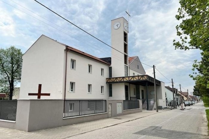 Ilustračný obrázok k článku Kostol dostal po 80 rokoch vežu so zvonicou: Vysvätí ho trnavský arcibiskup