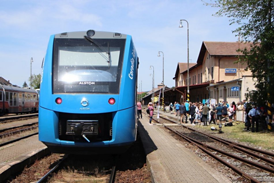 Ilustračný obrázok k článku Nitra je desaťročia bez priamych vlakov do Bratislavy: Je to HANBA, hovorí tajomník rezortu