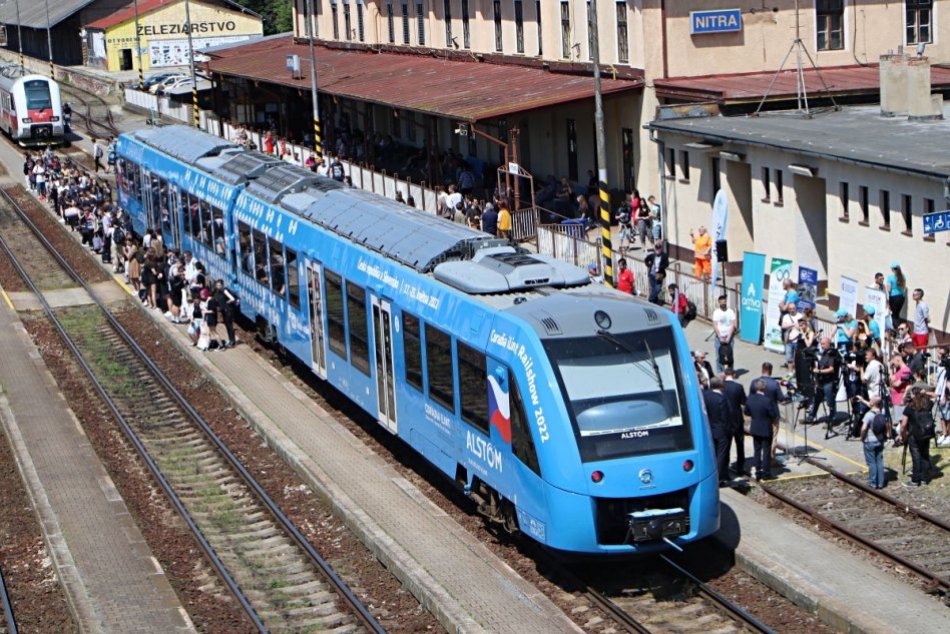 Ilustračný obrázok k článku FOTO: Po Slovensku premáva prvý VODÍKOVÝ vlak: Kde všade ho môžete vidieť?