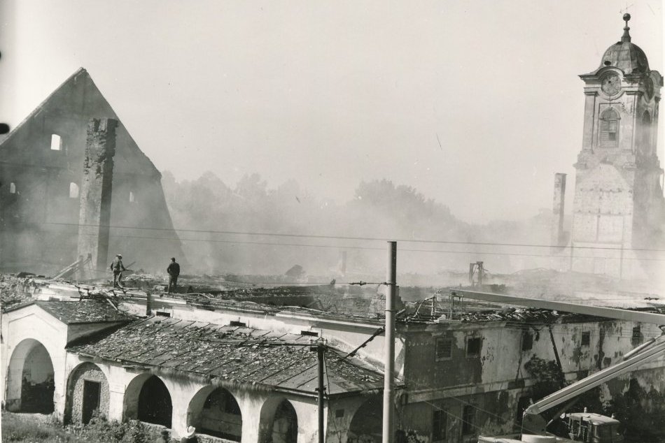 Ilustračný obrázok k článku Tie zábery BOLIA dodnes: Je to už 36 rokov, čo vyhorel Sklad soli na Solivare, FOTO