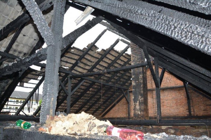 Ilustračný obrázok k článku Pri Kežmarku došlo k požiaru: Zhorela drevená konštrukcia striech 2 domov