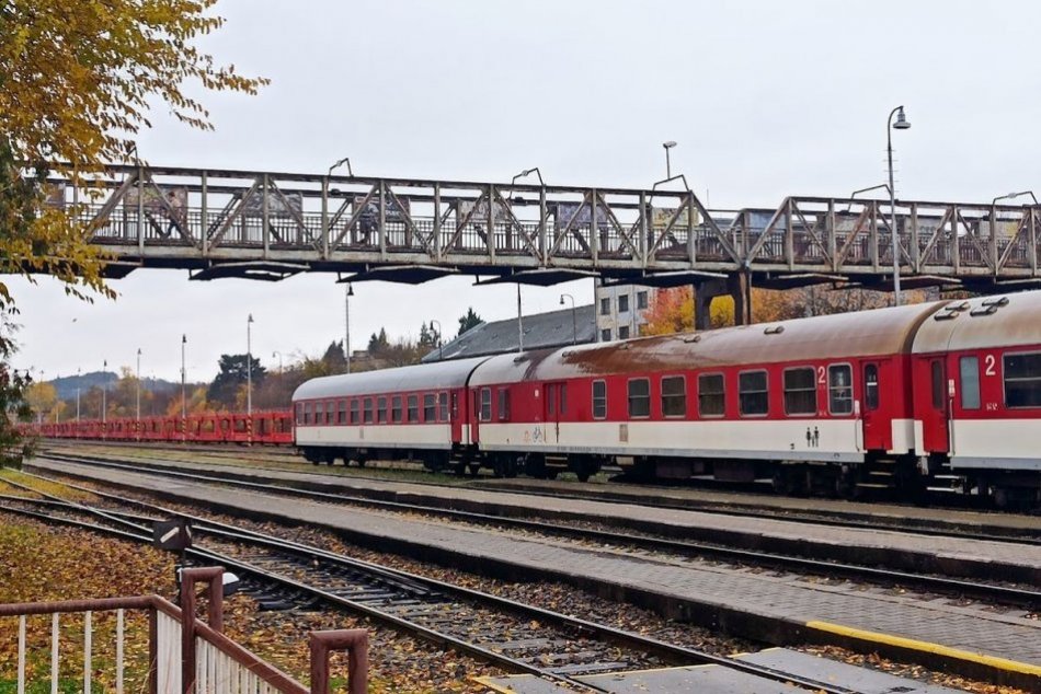 Ilustračný obrázok k článku Zlá správa pre cestujúcich: Modernizácia trate pod Tatrami sa predĺži o dlhé MESIACE