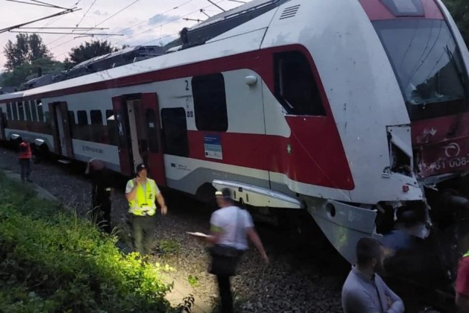 Ilustračný obrázok k článku ZRÁŽKA vlakov na severe Slovenska: Doprava je zastavená, na mieste sú desiatky zranených +FOTO