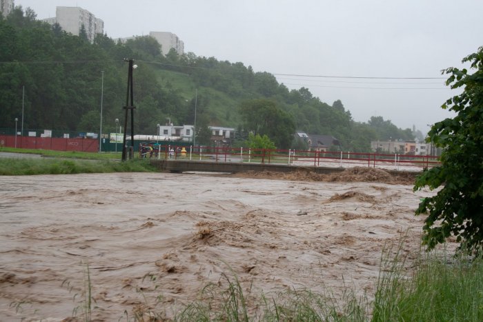 Ilustračný obrázok k článku Smutné výročie záplav na Šariši: Obrovská masa vody vtedy znemožnila ľuďom prísť domov