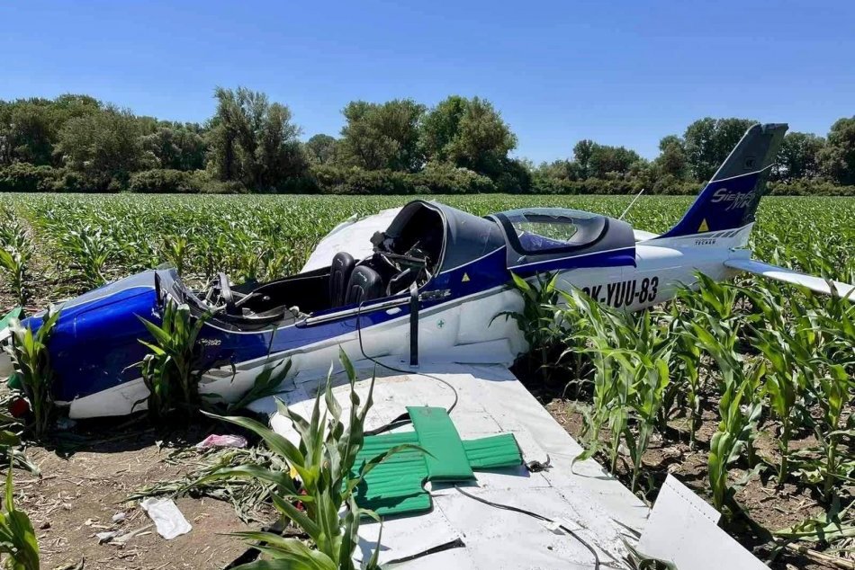 Ilustračný obrázok k článku Pri Nových Zámkoch sa ZRÚTILO malé lietadlo: Jeden človek zahynul, druhý bojuje o život! FOTO