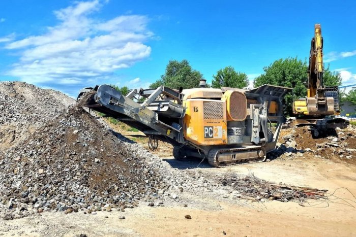 Ilustračný obrázok k článku Stavebný odpad v Topoľčanoch nevyhodia: Po recyklácii mu vdýchnu nový život