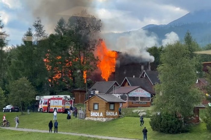 Ilustračný obrázok k článku VIDEO: V Novom Smokovci pohltili plamene legendárny hotel MS 70