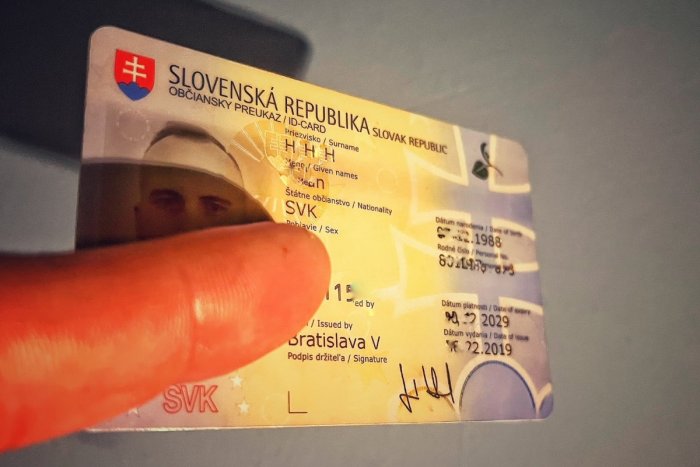 Ilustračný obrázok k článku Máte TAKÝTO občiansky preukaz?  Necestujete s ním mimo Slovenska, budete mať PROBLÉM!