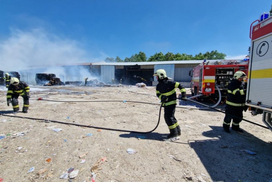 Ilustračný obrázok k článku V Dolných Krškanoch vypukol mohutný požiar: FOTO a VIDEO z miesta