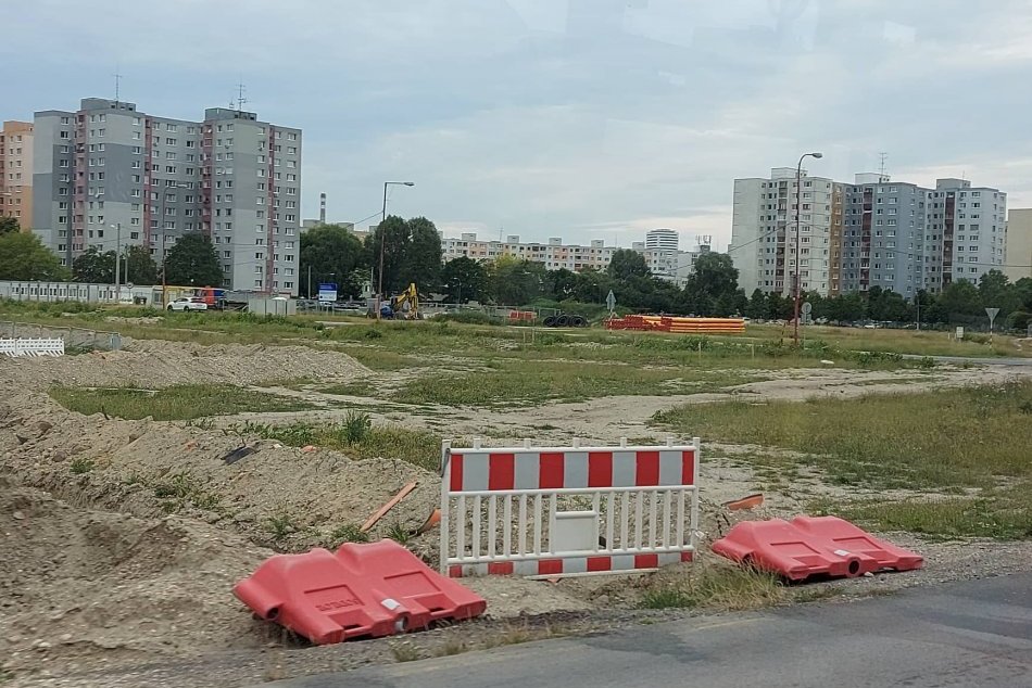 Ilustračný obrázok k článku Bratislava má PROBLÉM: Električkovú trať v Petržalke nestihne DOKONČIŤ načas