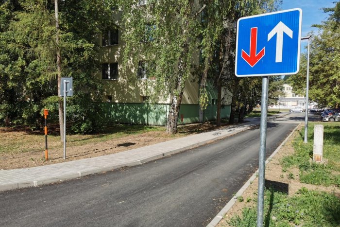 Ilustračný obrázok k článku Mukačevská opeknela: Pri škôlke je vynovená cesta, pribudlo aj parkovisko s 9 miestami