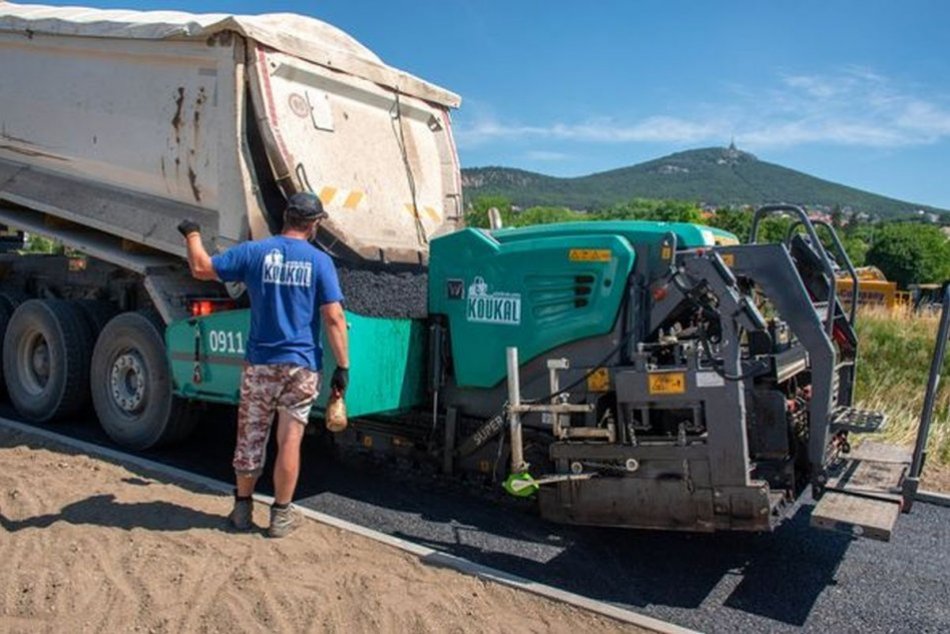 Ilustračný obrázok k článku Nová cyklotrasa prepojí Nitru s Dražovcami: Práce pomaly finišujú, FOTO