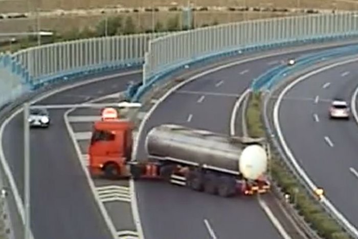 Ilustračný obrázok k článku ŠOK na obchvate Bystrice: Na vodičov sa vyrútil kamión v protismere! VIDEO