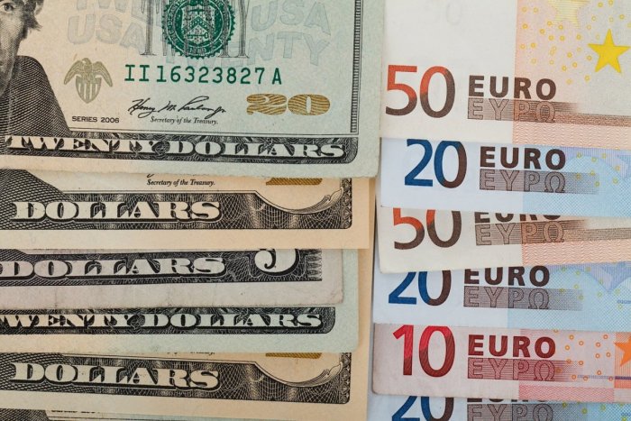 Ilustračný obrázok k článku STRMÝ pád eura voči americkému doláru: Taký PREPAD kurzu tu nebol 20 rokov!