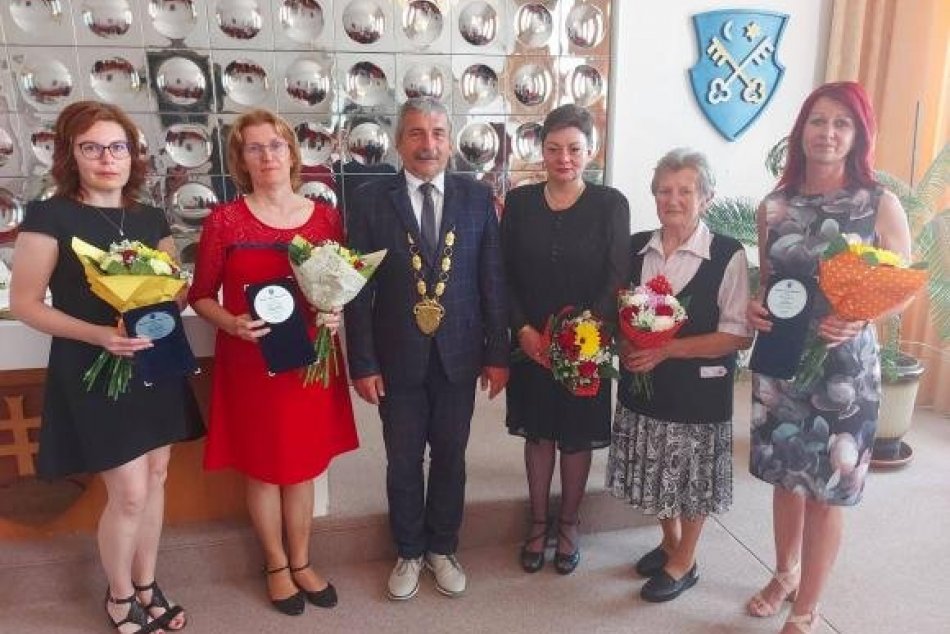 Ilustračný obrázok k článku Vybrali tých NAJLEPŠÍCH: Zlaté Moravce ocenili zdravotníkov, FOTO