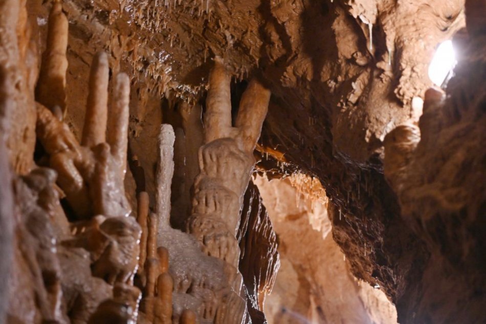 Ilustračný obrázok k článku TIP na turistiku: Obľúbená jaskyňa Driny je po zime opäť OTVORENÁ