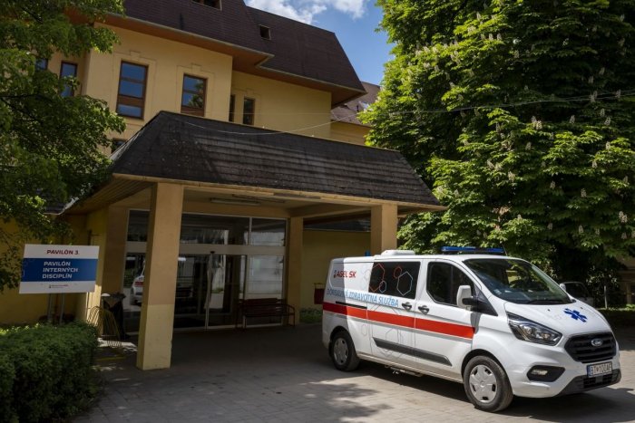 Ilustračný obrázok k článku Koronavírus opäť úraduje: Nemocnica v Zlatých Moravciach ZAKÁZALA návštevy!