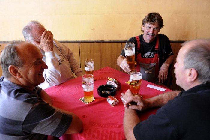 Ilustračný obrázok k článku Národ milovníkov piva má PROBLÉM: Tradičné české dedinské krčmy bojujú o prežitie