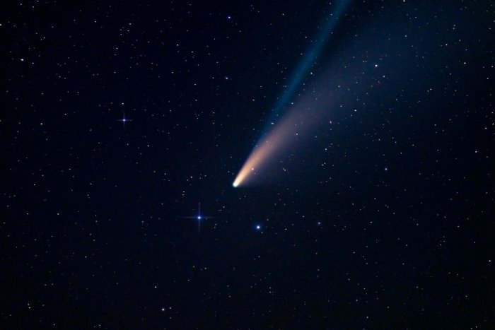 Ilustračný obrázok k článku Vyťahujte ďalekohľady! K Zemi sa blíži kométa, uvidíme ju aj zo Slovenska