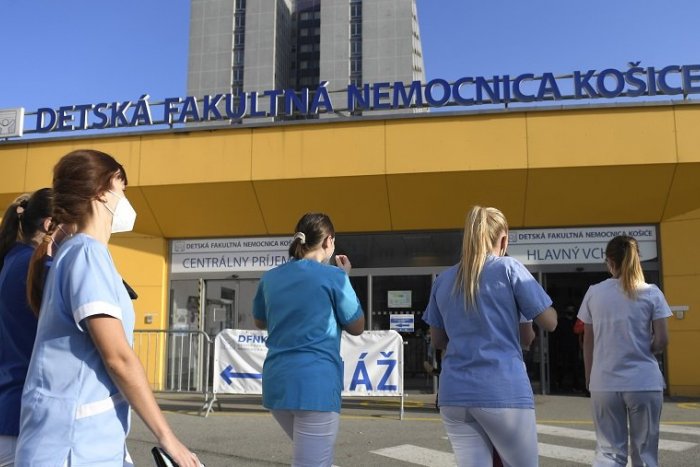 Ilustračný obrázok k článku Povinné testy, vymedzený čas pre rodičov: V DFN Košice pre koronavírus obmedzili návštevy